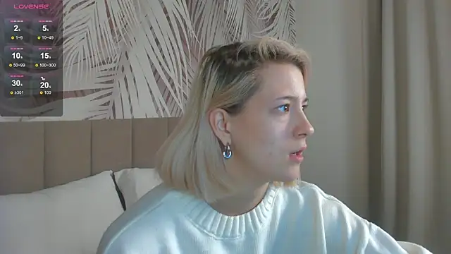 Snapshot of Lizzyvega chatting on 05.24.26 Lizzyvega online show from 05.24.26