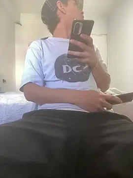 Snapshot of JuanF0304 chatting on 04.15.26 JuanF0304 online show from 04.15.26