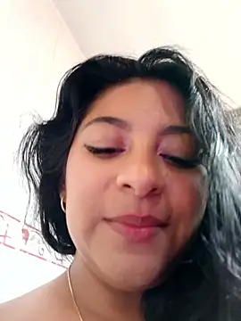 Snapshot of Arianha_segura chatting on 04.15.26 Arianha segura online show from 04.15.26