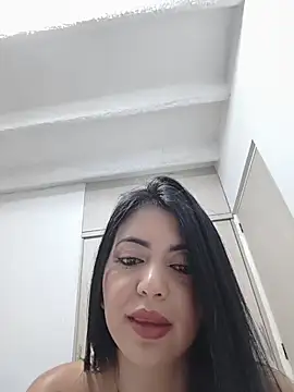 Snapshot of LeilaScott chatting on 04.27.26 LeilaScott online show from 04.27.26