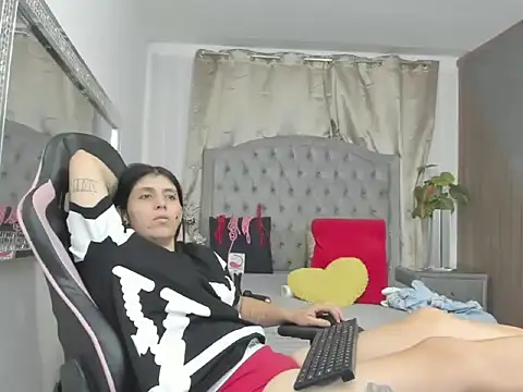 LunaANDMaria online show from 04.30.26