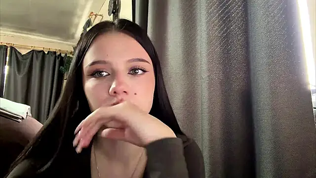 TessGolias online show from 04.16.26