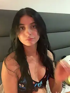 Snapshot of VIOLET_19XXX chatting on 07.19.26 VIOLET 19XXX online show from 07.19.26
