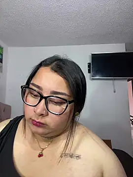 Snapshot of Kloe_bigsex chatting on 04.10.26 Kloe bigsex online show from 04.10.26