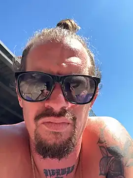 youngwildfreee online show from 04.25.26