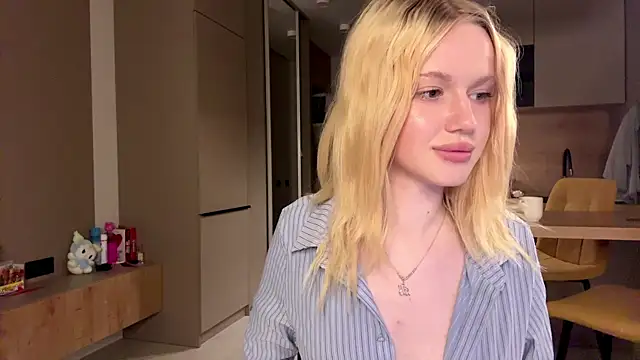 moonavelle online show from 05.19.26