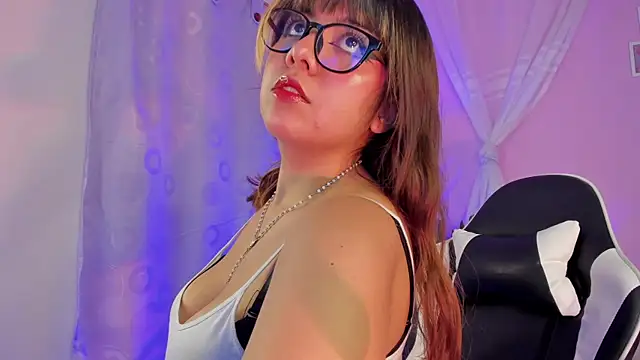 Snapshot of honey_m00n chatting on 04.10.26 honey m00n online show from 04.10.26