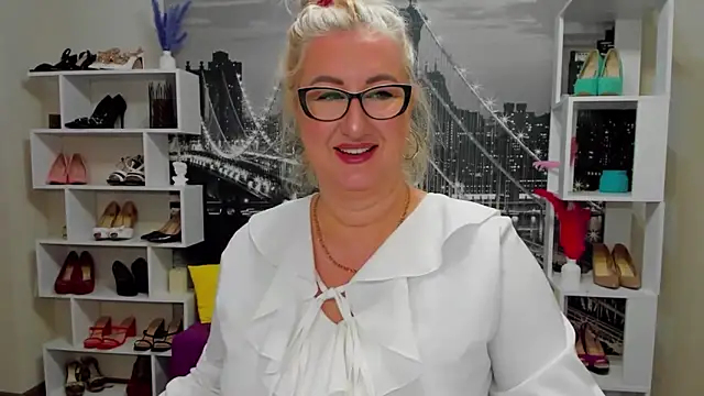 DianaFrances online show from 05.04.26