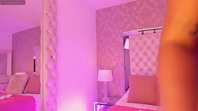 Snapshot of NatashaMilley chatting on 04.16.26 NatashaMilley online show from 04.16.26