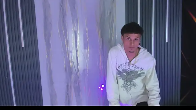 Snapshot of The_King_Swit chatting on 04.10.26 The King Swit online show from 04.10.26