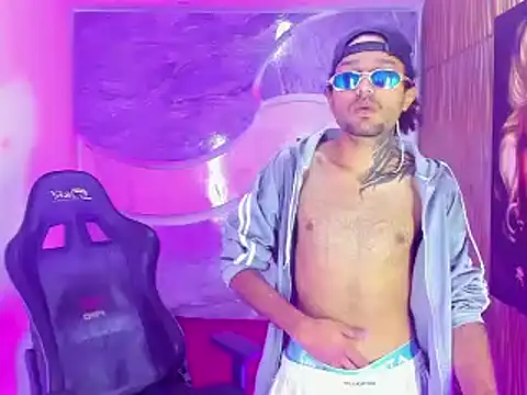 Snapshot of Josh_Hot_Sex chatting on 04.11.26 Josh Hot Sex online show from 04.11.26