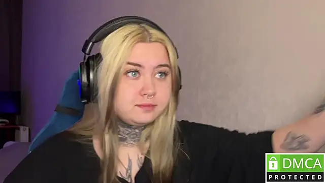 Snapshot of CuteUna chatting on 04.16.26 CuteUna online show from 04.16.26