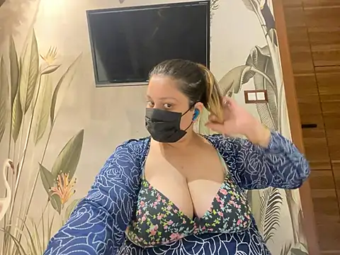 Snapshot of kavyasingh36 chatting on 05.15.26 kavyasingh36 online show from 05.15.26