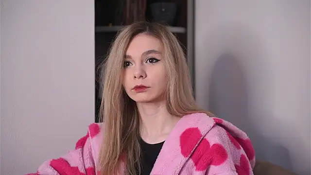 WhitneyBustle online show from 04.17.26