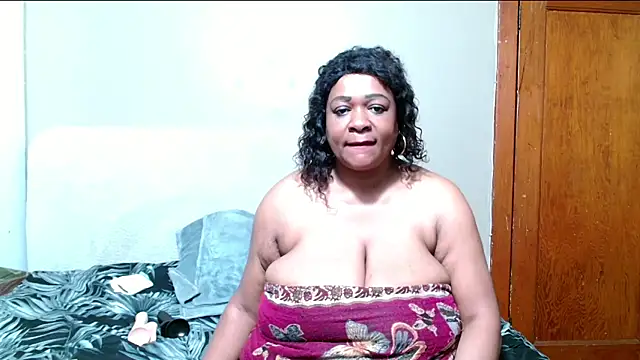 BUSTYQUEEN56  online show from 07.14.26