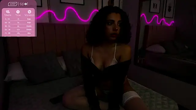 AURORAMILLSS online show from 05.06.26