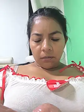 Snapshot of Tamaraxxx_hot chatting on 06.18.26 Tamaraxxx hot online show from 06.18.26