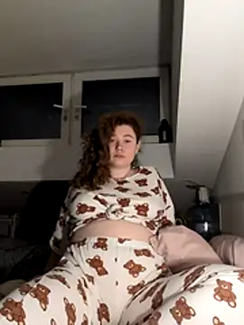 AmeliFoxi online show from 04.15.26