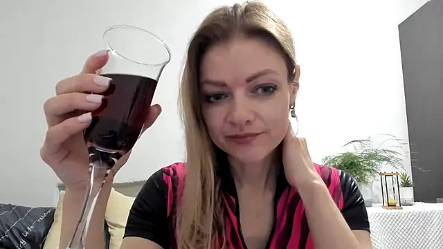 Snapshot of Severina7 chatting on 04.17.26 Severina7 online show from 04.17.26