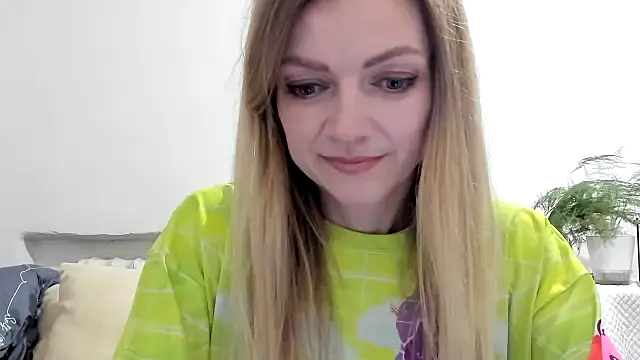 Snapshot of Severina7 chatting on 04.26.26 Severina7 online show from 04.26.26