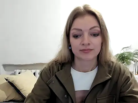 Snapshot of Severina7 chatting on 04.30.26 Severina7 online show from 04.30.26
