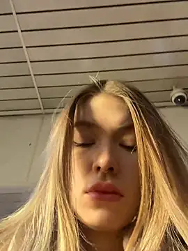 Snapshot of Risky_Mia69 chatting on 04.15.26 Risky Mia69 online show from 04.15.26