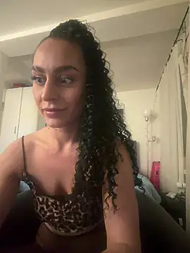 Snapshot of CurlyRouge chatting on 05.19.26 CurlyRouge online show from 05.19.26