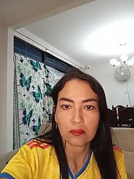 Snapshot of LuluDream chatting on 06.18.26 LuluDream online show from 06.18.26