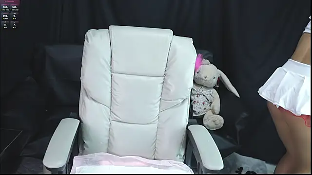 Mia--11 online show from 05.30.26