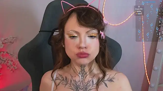 EricaMoonn online show from 04.21.26