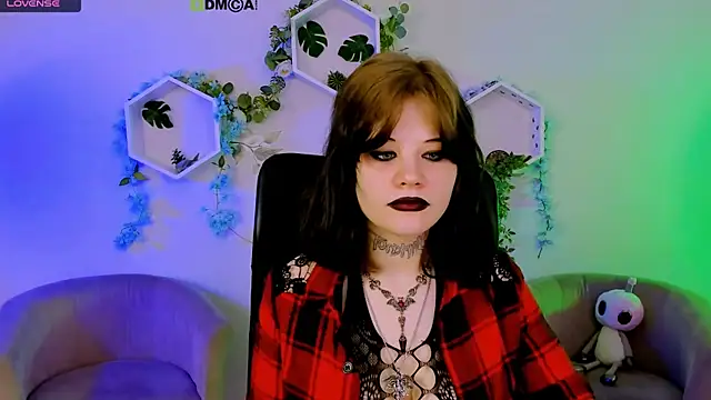 nikki kiss  online show from 06.17.26