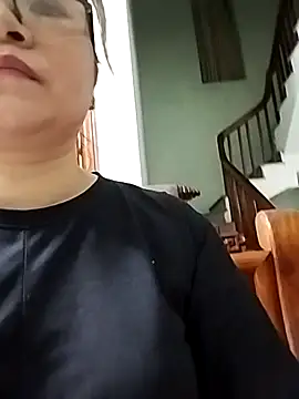 Snapshot of ALonmill chatting on 04.13.26 ALonmill online show from 04.13.26