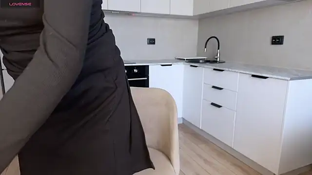 Snapshot of Molly_Beauti chatting on 04.14.26 Molly Beauti online show from 04.14.26