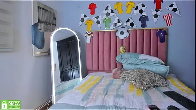 Snapshot of butterflydoll_ chatting on 07.15.26 butterflydoll online show from 07.15.26