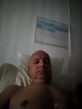 Snapshot of mannohmann5 chatting on 06.14.26 mannohmann5 online show from 06.14.26