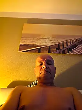 Snapshot of mannohmann5 chatting on 06.20.26 mannohmann5 online show from 06.20.26