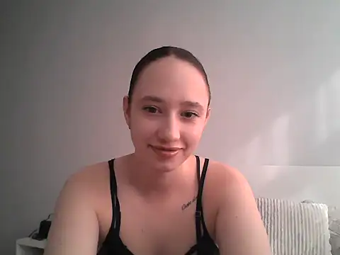 Snapshot of DarkMirel chatting on 04.23.26 DarkMirel online show from 04.23.26