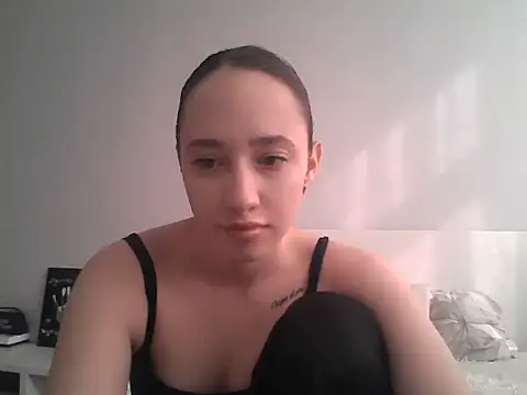 Snapshot of DarkMirel chatting on 04.27.26 DarkMirel online show from 04.27.26