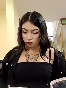 Emiily  Evans online show from 04.20.26