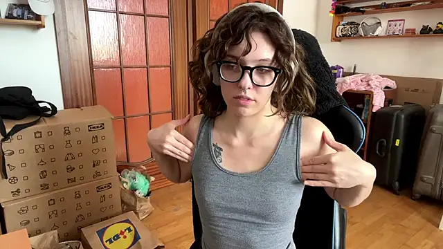 PillowPeachX online show from 05.18.26