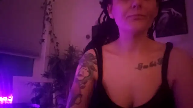 Snapshot of shyhornymommy chatting on 04.14.26 shyhornymommy online show from 04.14.26