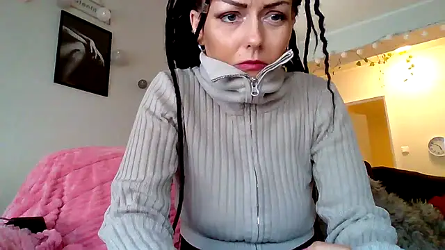 Snapshot of shyhornymommy chatting on 04.25.26 shyhornymommy online show from 04.25.26