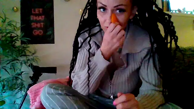 Snapshot of shyhornymommy chatting on 04.26.26 shyhornymommy online show from 04.26.26