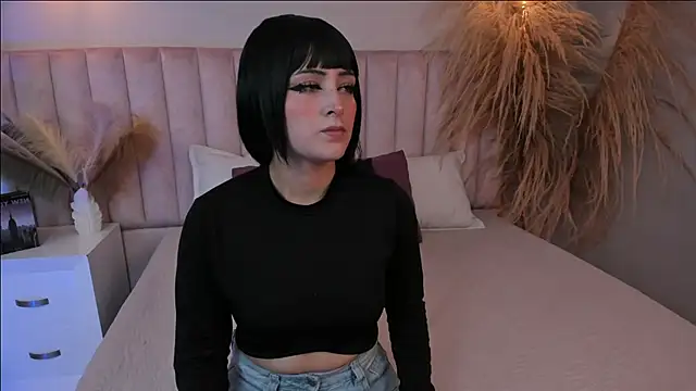 Darcy baker online show from 04.18.26