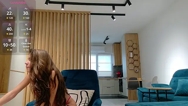 Snapshot of Tiny_Blush chatting on 06.18.26 Tiny Blush online show from 06.18.26