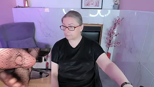 Snapshot of Alexandra_Kind chatting on 06.11.26 Alexandra Kind online show from 06.11.26