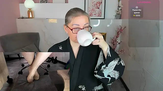 Snapshot of Alexandra_Kind chatting on 06.14.26 Alexandra Kind online show from 06.14.26