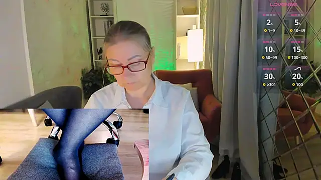 Snapshot of Alexandra_Kind chatting on 06.21.26 Alexandra Kind online show from 06.21.26