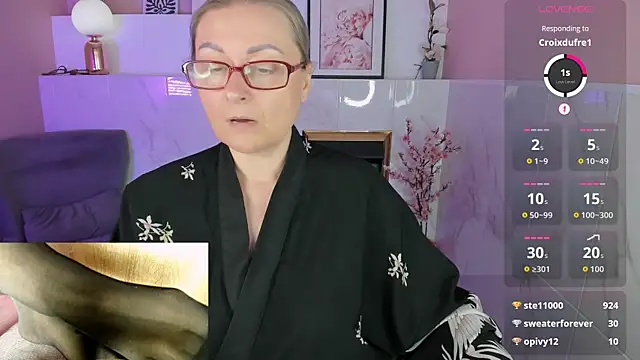 Snapshot of Alexandra_Kind chatting on 06.24.26 Alexandra Kind online show from 06.24.26
