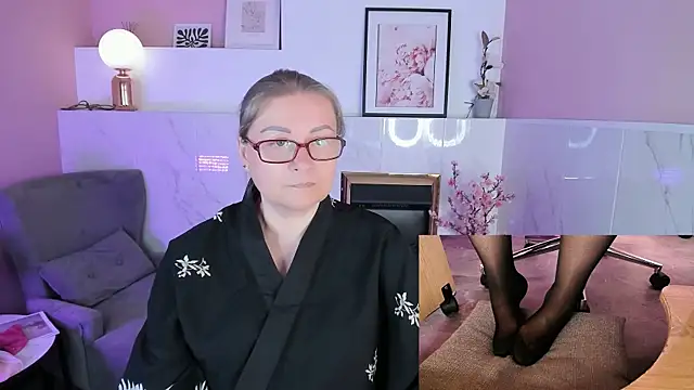 Snapshot of Alexandra_Kind chatting on 06.26.26 Alexandra Kind online show from 06.26.26